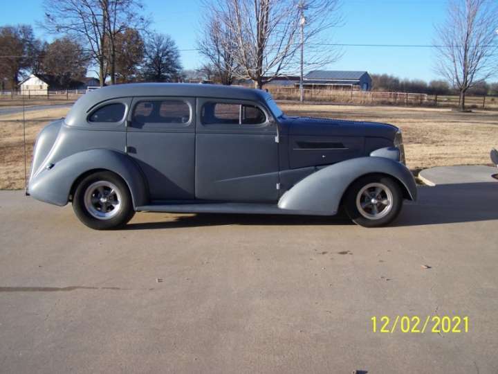 1937-chevy-4-door-chopped-01.jpg