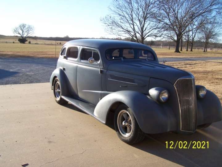 1937-chevy-4-door-chopped-02.jpg